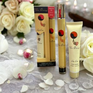 Set Cadou pentru Femei: Apă de Toaletă (Parfum Tip Pix) 35 ml + Cremă de Mâini "Far Qway" 35 ml